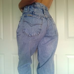 VINTAGE MOM JEANS